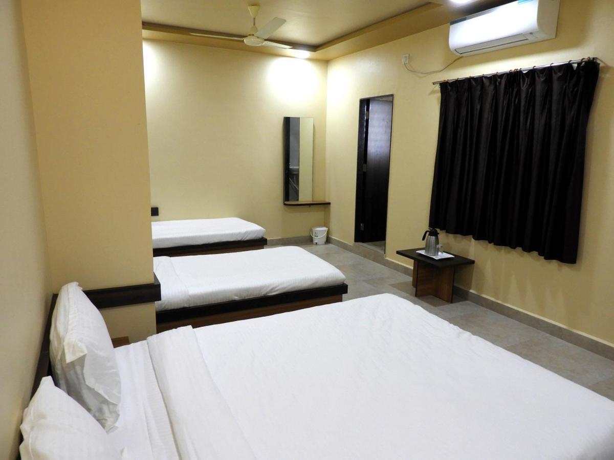 Hotel Somnath Daksh Сомнатг Екстер'єр фото