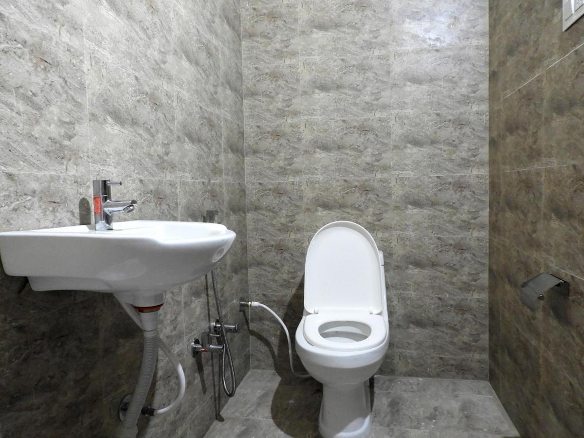 Hotel Somnath Daksh Сомнатг Екстер'єр фото