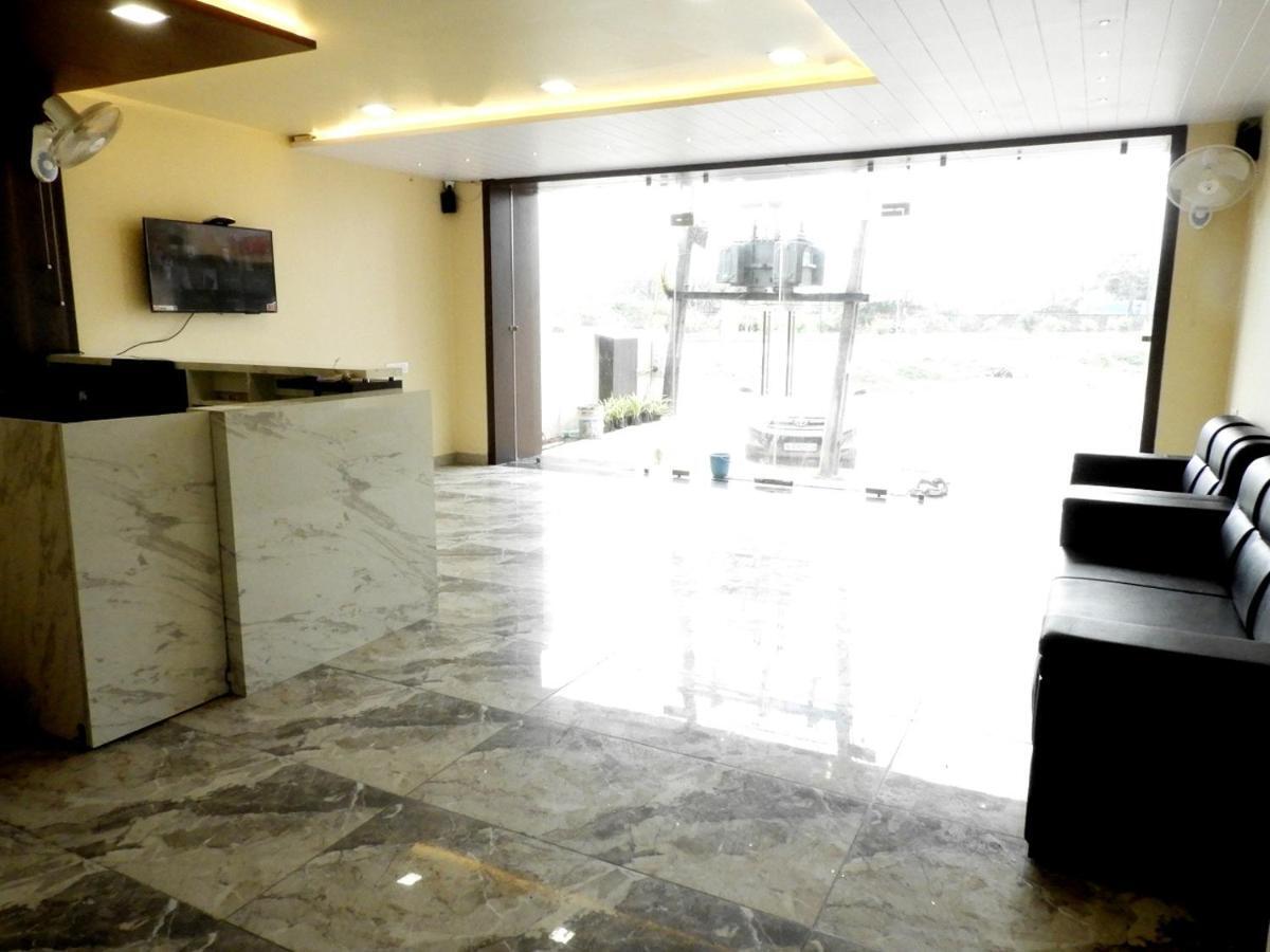 Hotel Somnath Daksh Сомнатг Екстер'єр фото