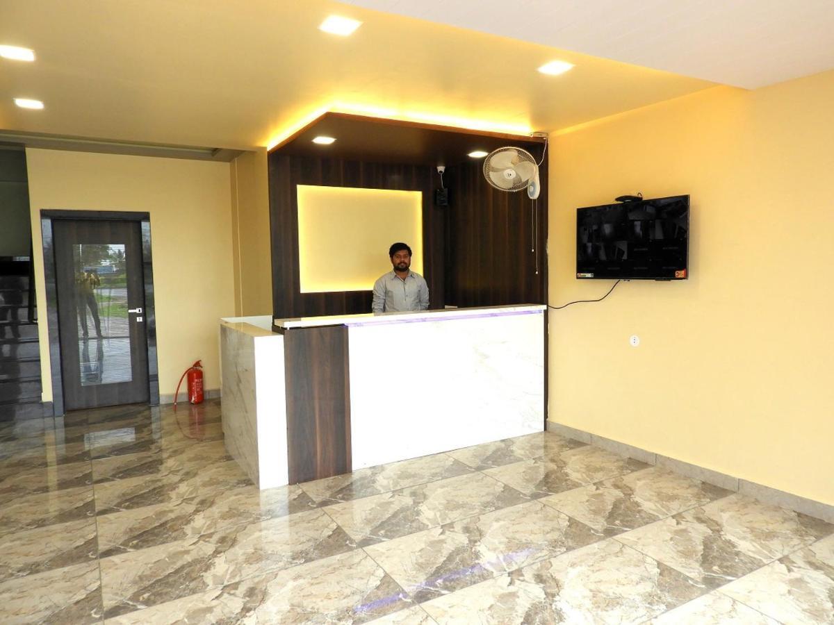 Hotel Somnath Daksh Сомнатг Екстер'єр фото
